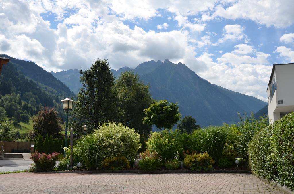 Pension Dorfplatzl Fusch an der Grossglocknerstrasse ภายนอก รูปภาพ
