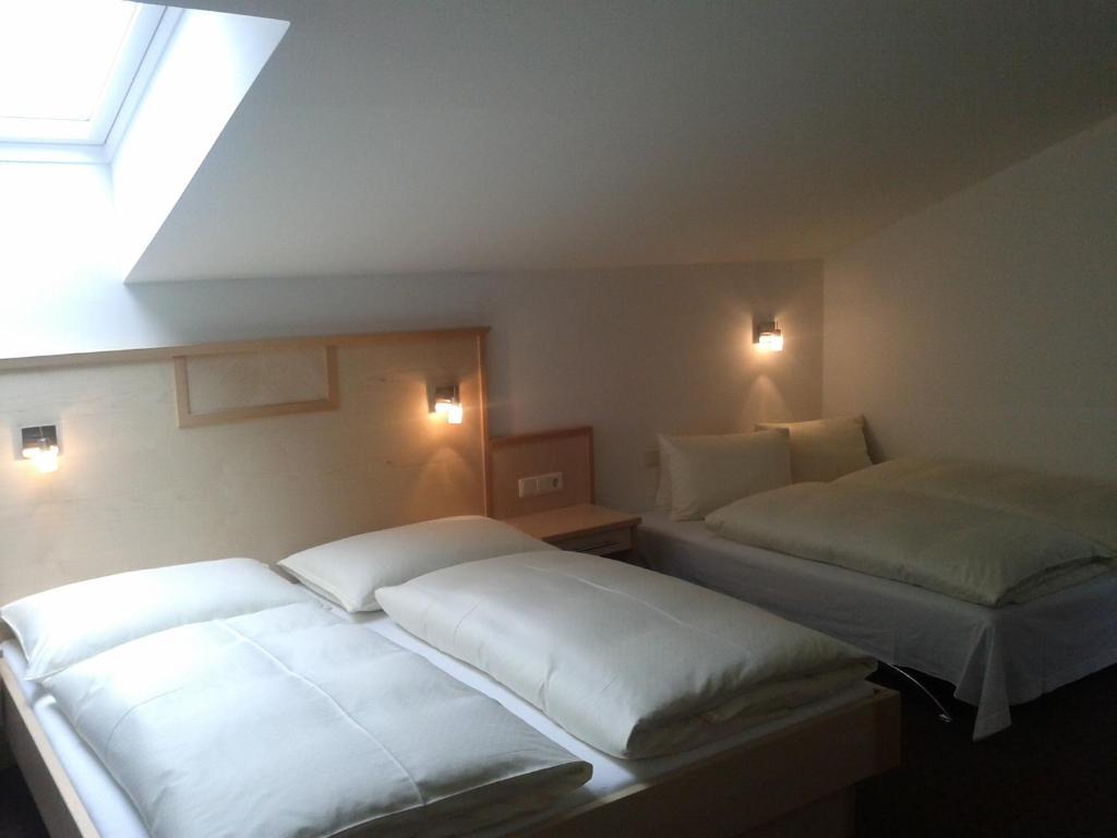 Pension Dorfplatzl Fusch an der Grossglocknerstrasse ภายนอก รูปภาพ