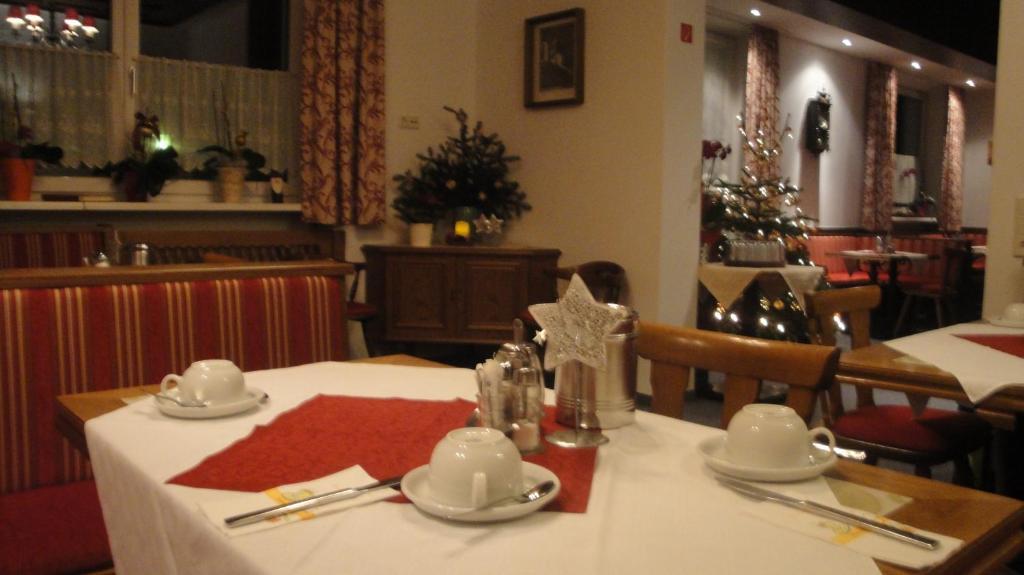 Pension Dorfplatzl Fusch an der Grossglocknerstrasse ภายนอก รูปภาพ